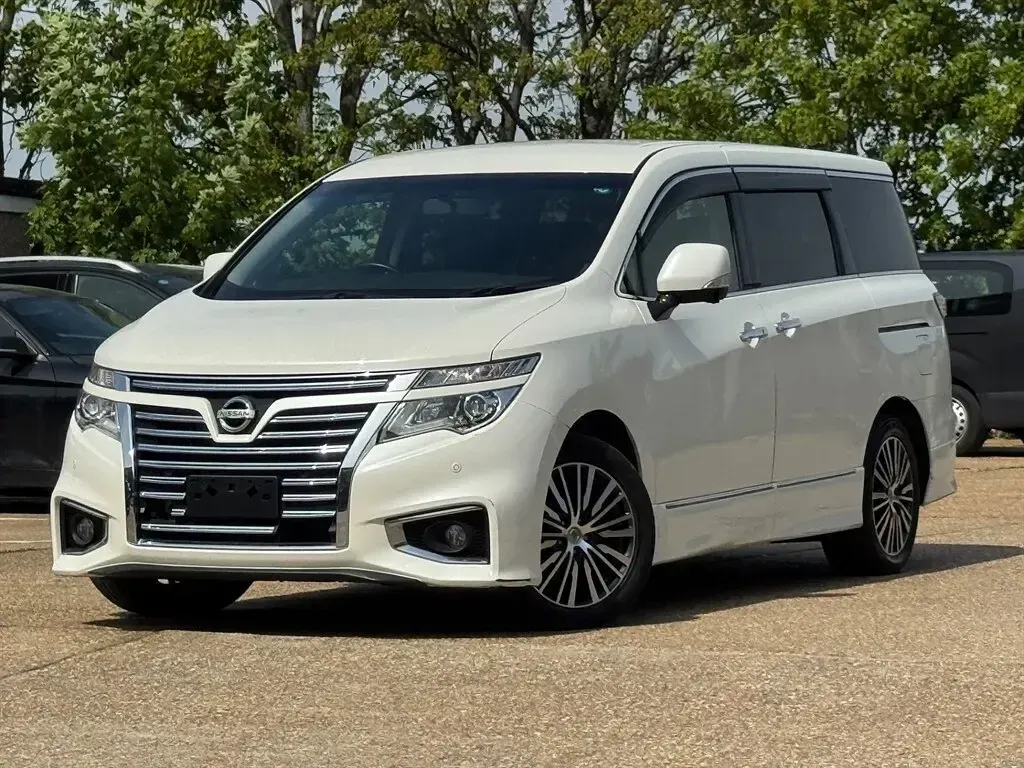 Used Nissan Elgrand Premium Edition 2018 White MPV