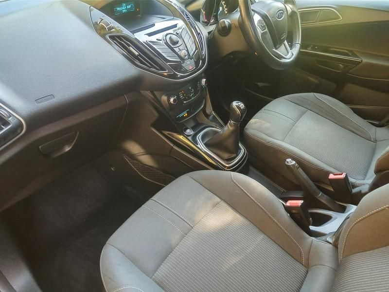 Usado Ford B-MAX Zetec 95 HP (69 kW) 2013 Preto Monovolume