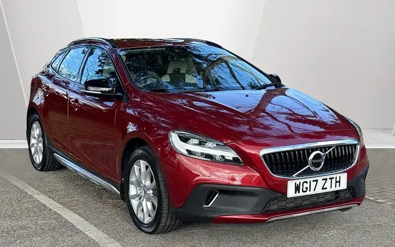 Used Volvo V40 Pro 152 HP (111 kW) 2017 Hatchback