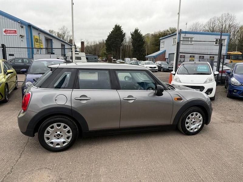Begagnad Mini ONE Hatch 102 HK (75 kW) 2016 Silver Halvkombi