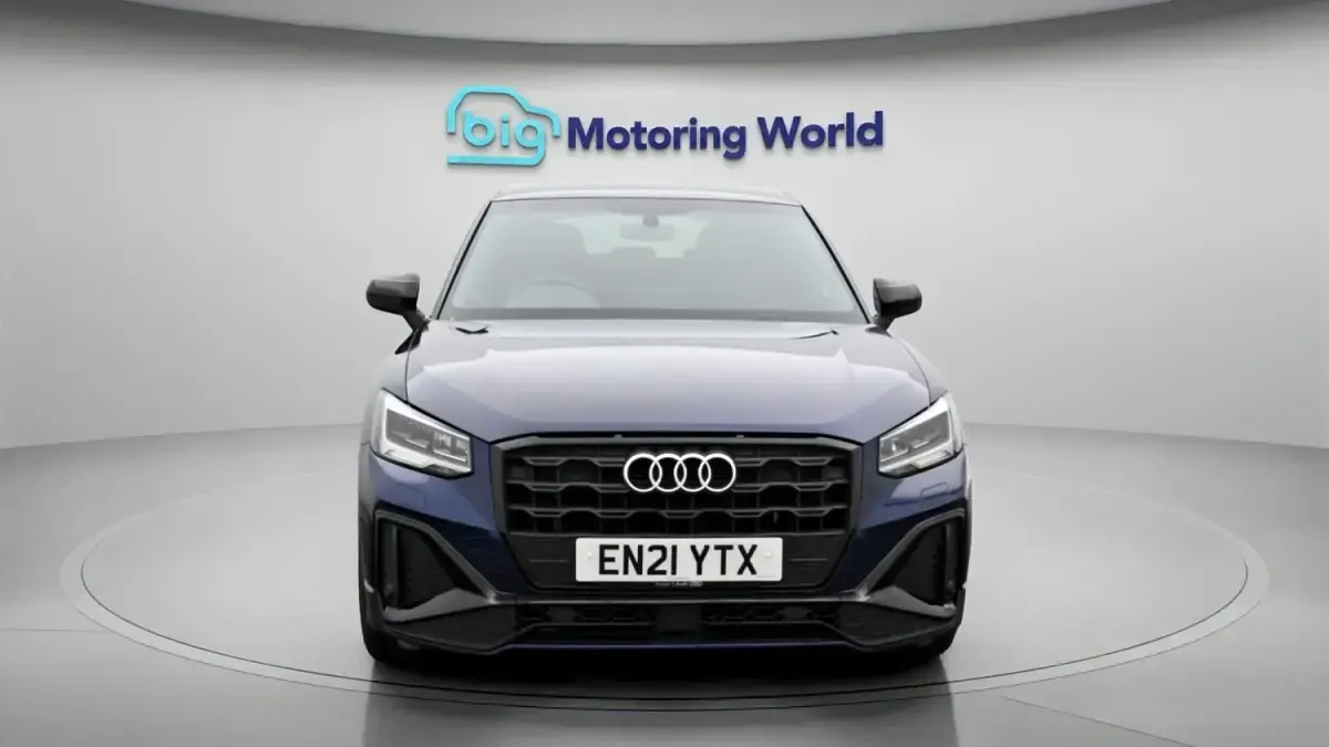 Begagnad Audi Q2 Black Edition 148 HK (108 kW) 2021 Blå SUV