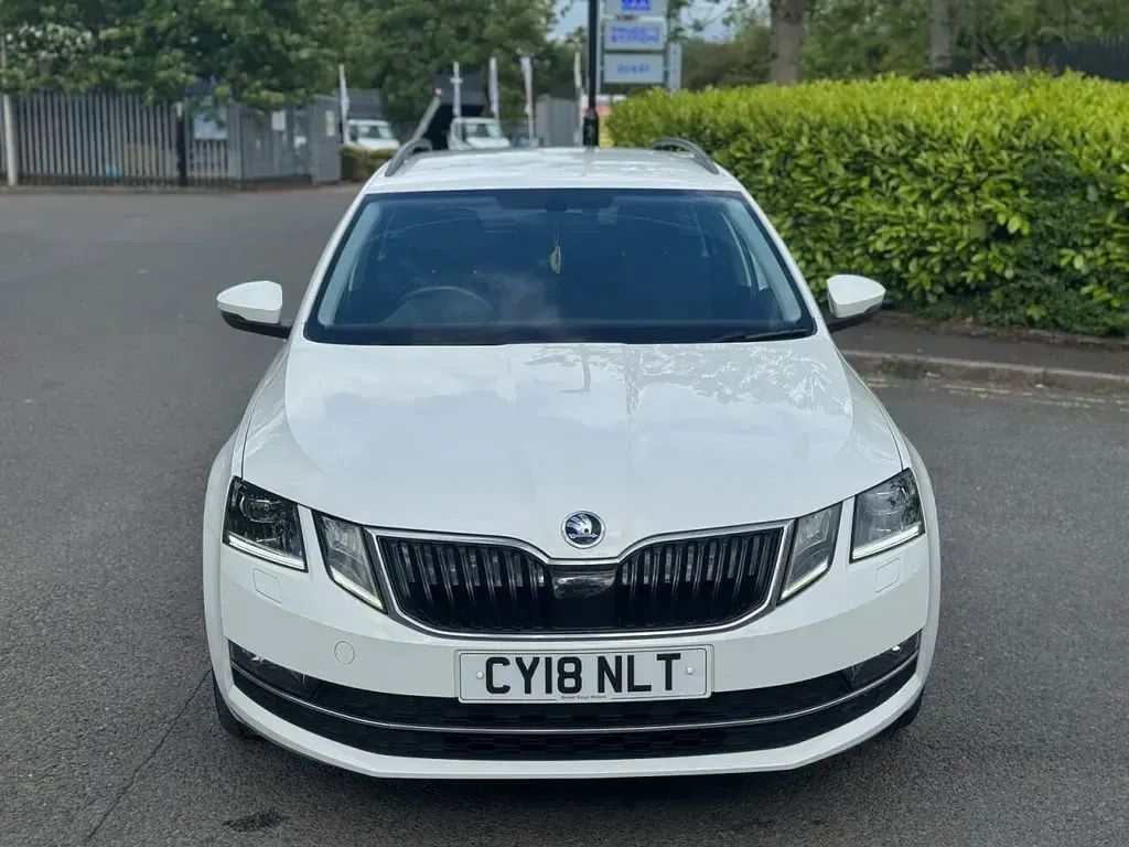 Used Skoda Octavia SE L 115 HP (84 kW) 2018 White Estate