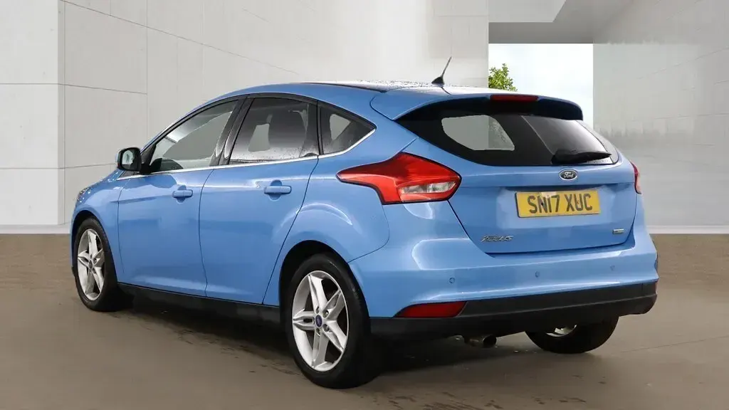 Used Ford Focus Zetec 125 HP (91 kW) 2017 Blue Hatchback