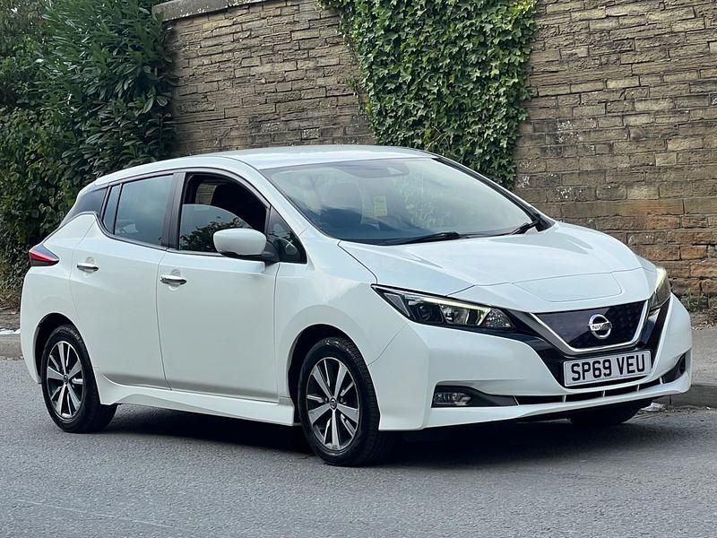 Used Nissan Leaf Acenta 110 kW (150 HP) 2019 White Hatchback