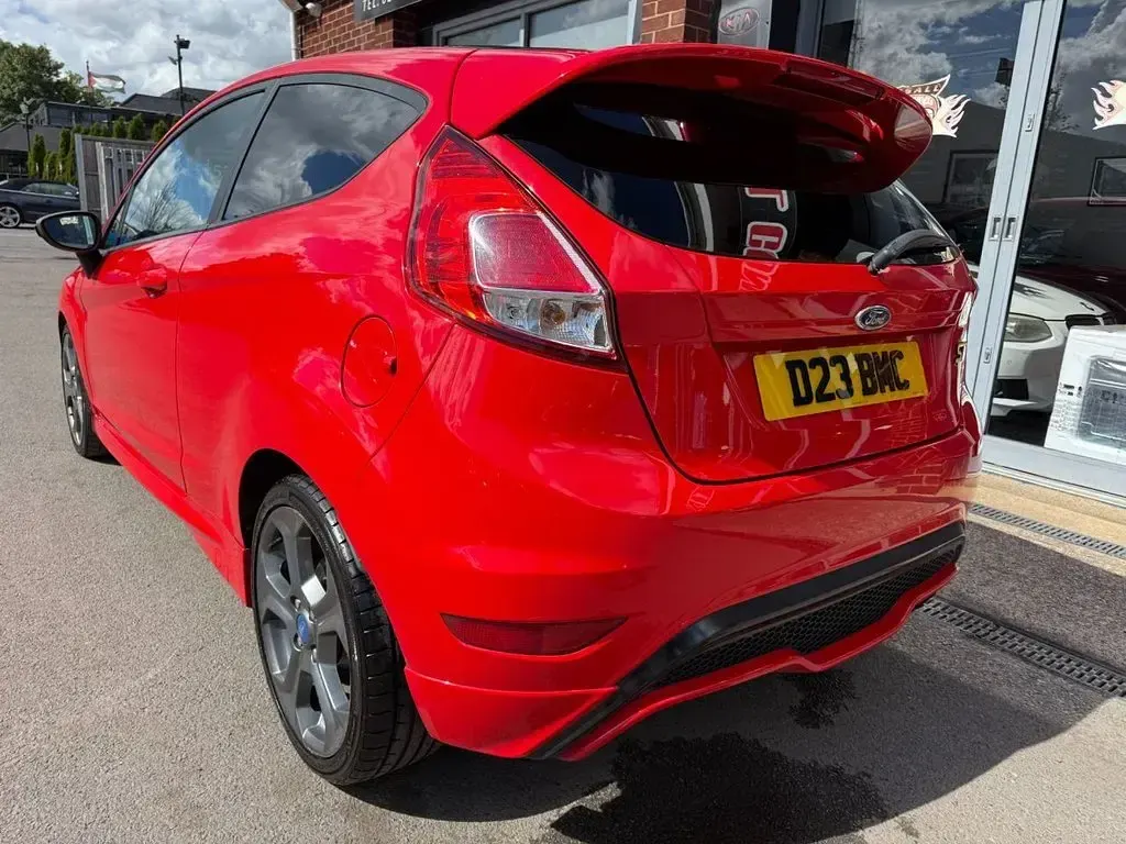 Used Ford Fiesta ST 182 HP (133 kW) 2015 Red Hatchback