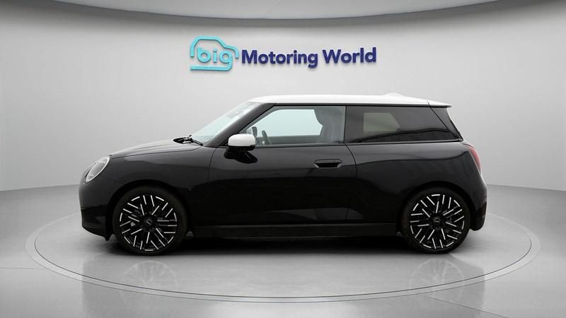 Used Mini Cooper SE Exclusive 2025 Black Hatchback