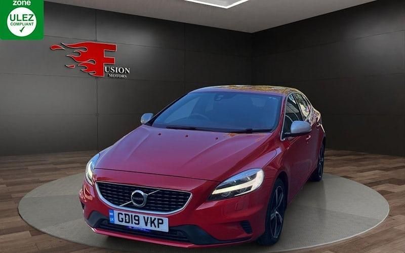Used 2019 Volvo V40 R-Design Estate | £13,500 (Fair price) - Image 1/4
