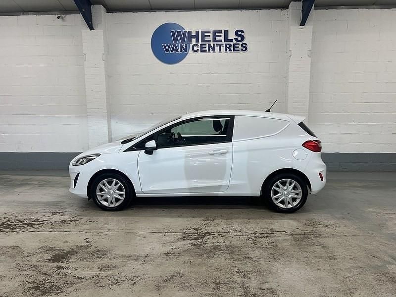 Used Ford Fiesta S 85 HP (62 kW) 2019 White Hatchback
