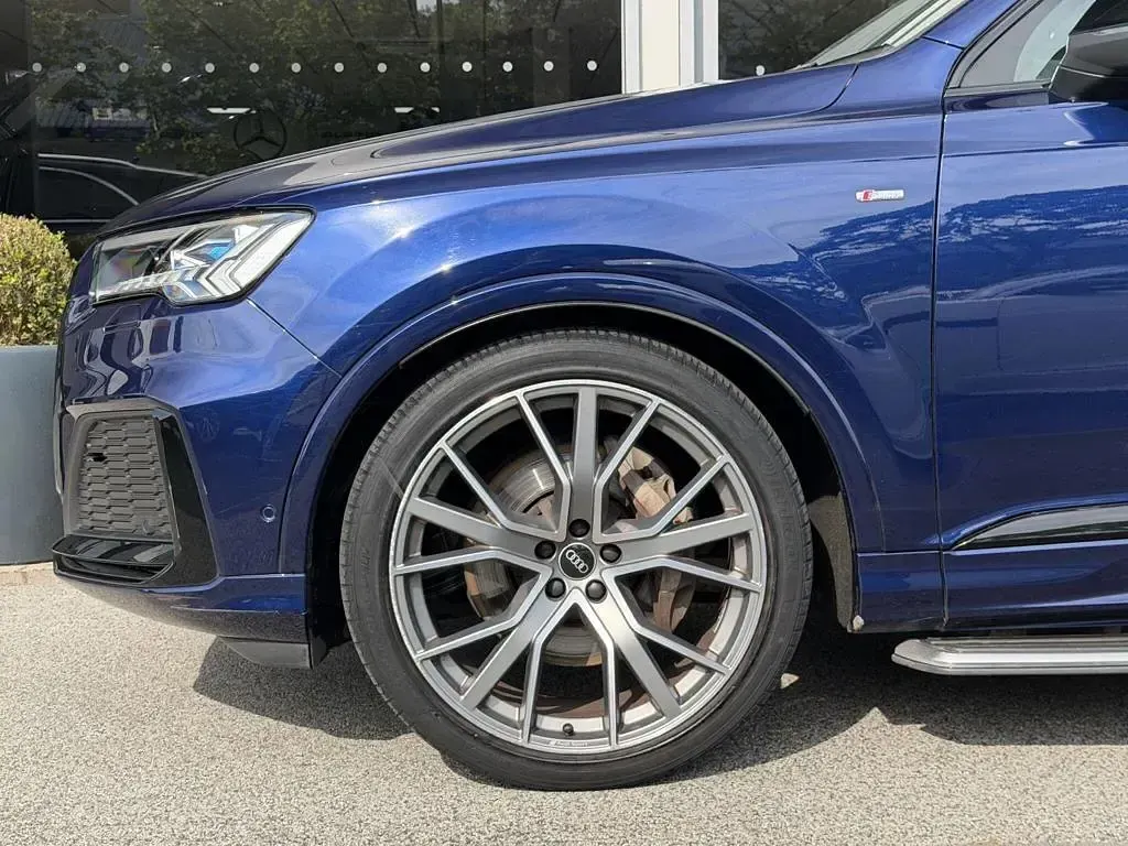 Used Audi Q7 Comfort 286 HP (210 kW) 2021 Blue SUV