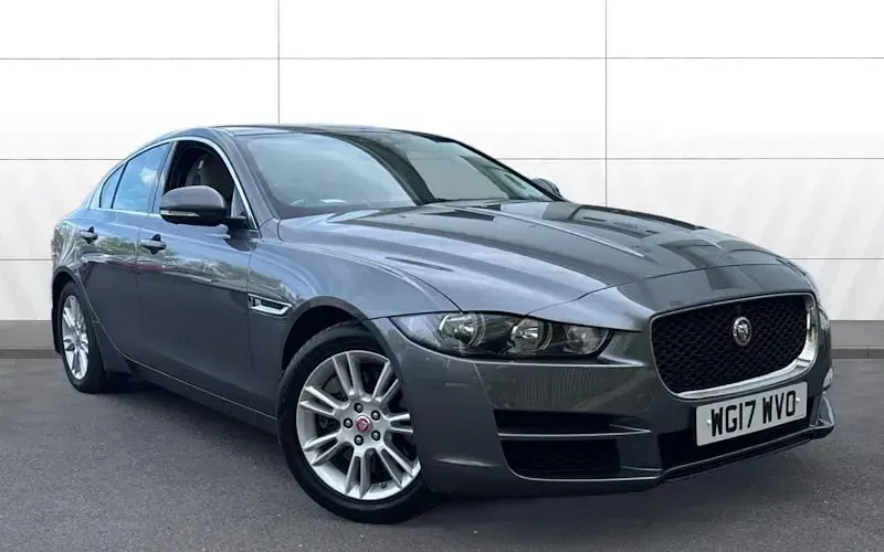 Usado Jaguar XE Ingenium 200 HP (147 kW) 2019 Sedan
