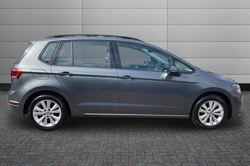 Used VW Golf VII SE 115 HP (84 kW) 2019 Indium grey Hatchback