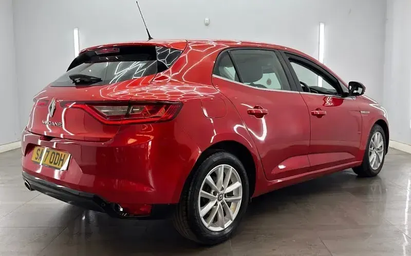 Used Renault Mégane Dynamique 110 HP (80 kW) 2017 Red Hatchback