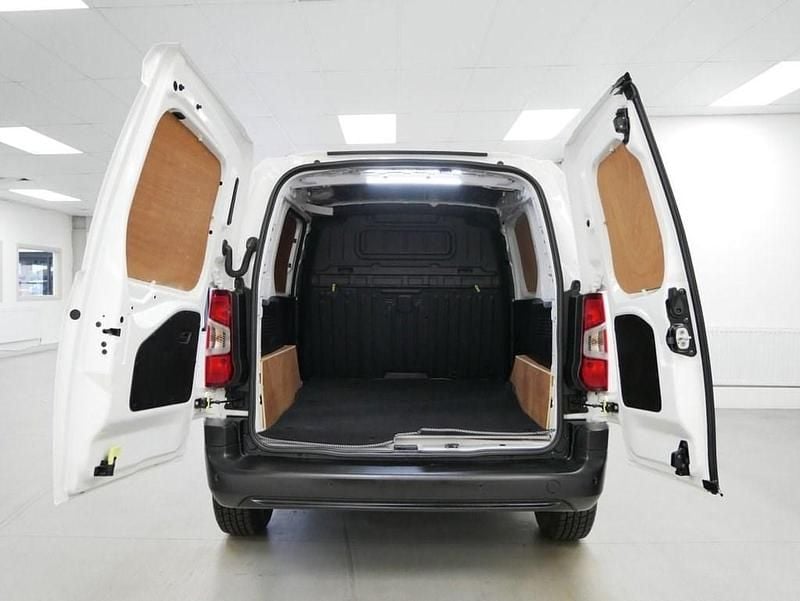 Used Citroën Berlingo 100 HP (73 kW) 2019 White MPV