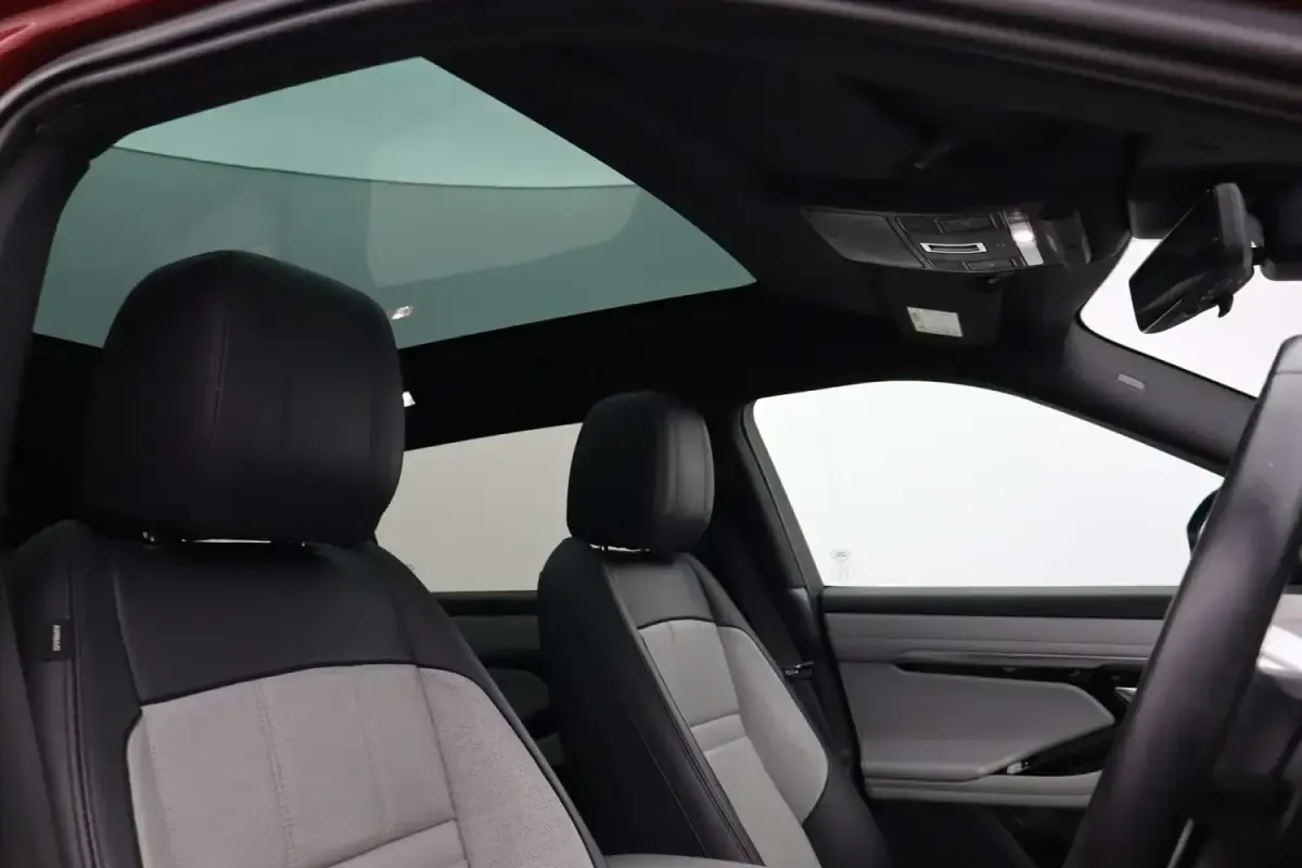 Used Land Rover Range Rover evoque R-Dynamic 180 HP (132 kW) 2019 Red SUV