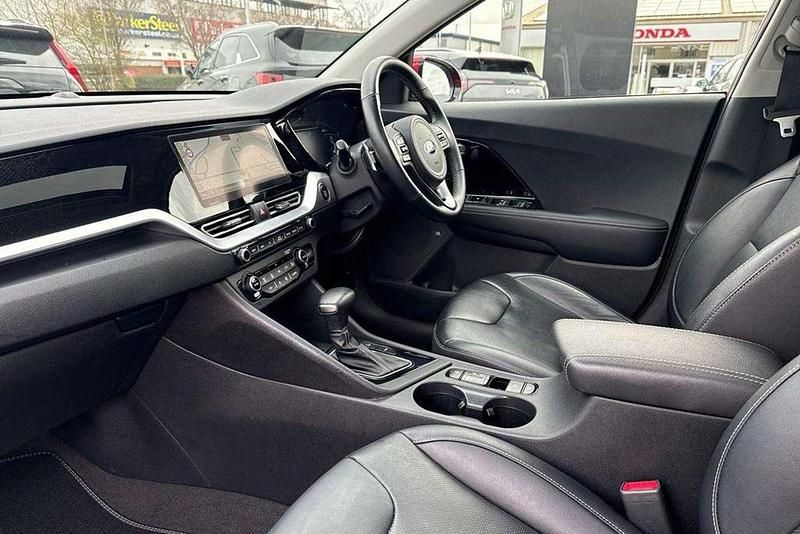 Used Kia Niro 141 HP (103 kW) 2021 Red SUV