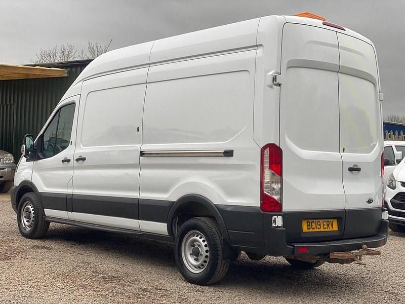 Usado Ford Transit 130 HP (95 kW) 2019 Branco Van