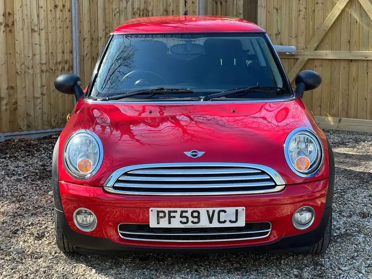 Begagnad Mini ONE Hatch 2009 Röd Halvkombi