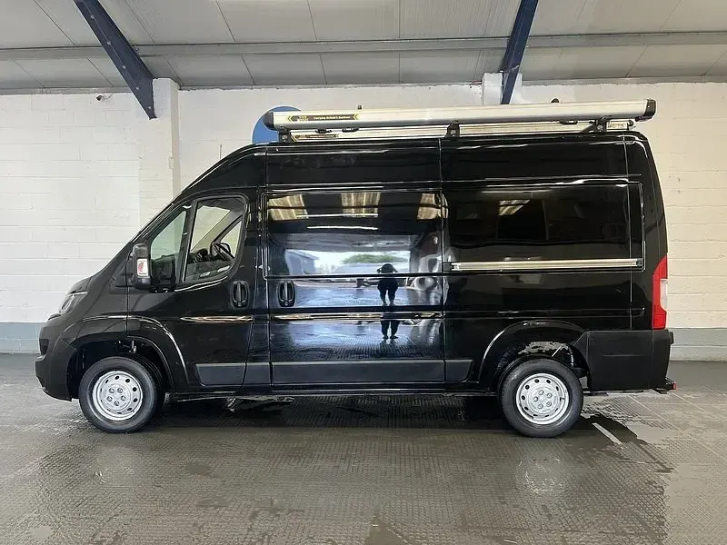Begagnad Peugeot Boxer 130 HK (95 kW) 2019 Svart Van