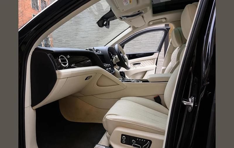 Used Bentley Bentayga 542 HP (398 kW) 2023 Onyx SUV