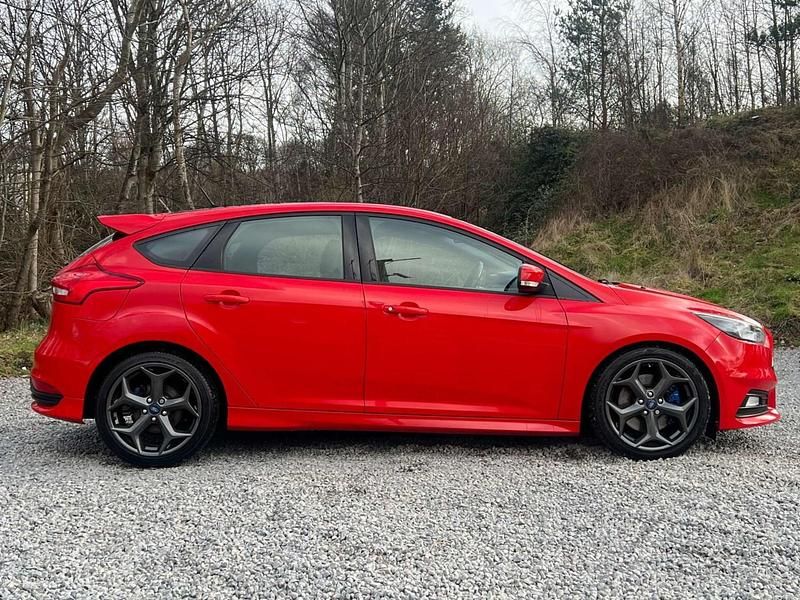Used Ford Focus ST 2015 Red Hatchback
