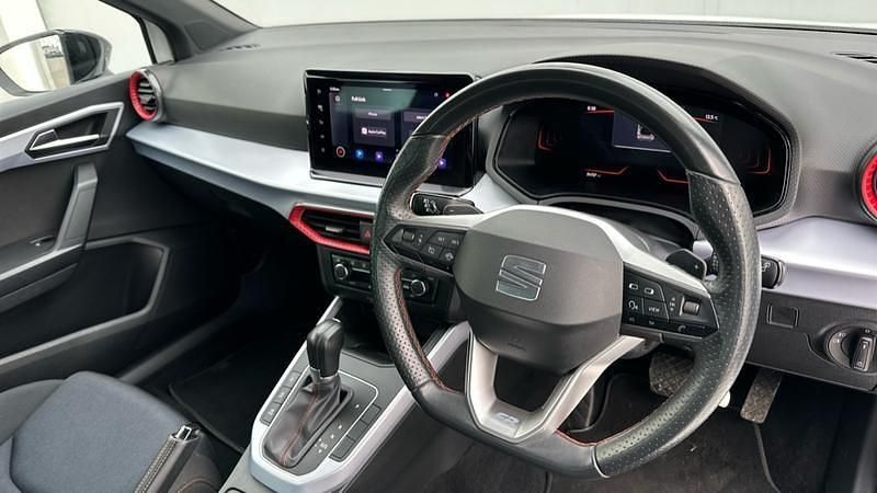 Used Seat Arona FR 150 HP (110 kW) 2024 White SUV