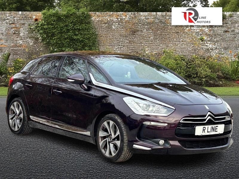 Used Citroën DS5 2015 Mauve/purple Hatchback