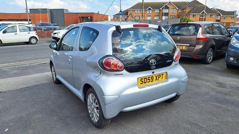 Used Toyota Aygo Platinum 67 HP (49 kW) 2009 Silver Hatchback