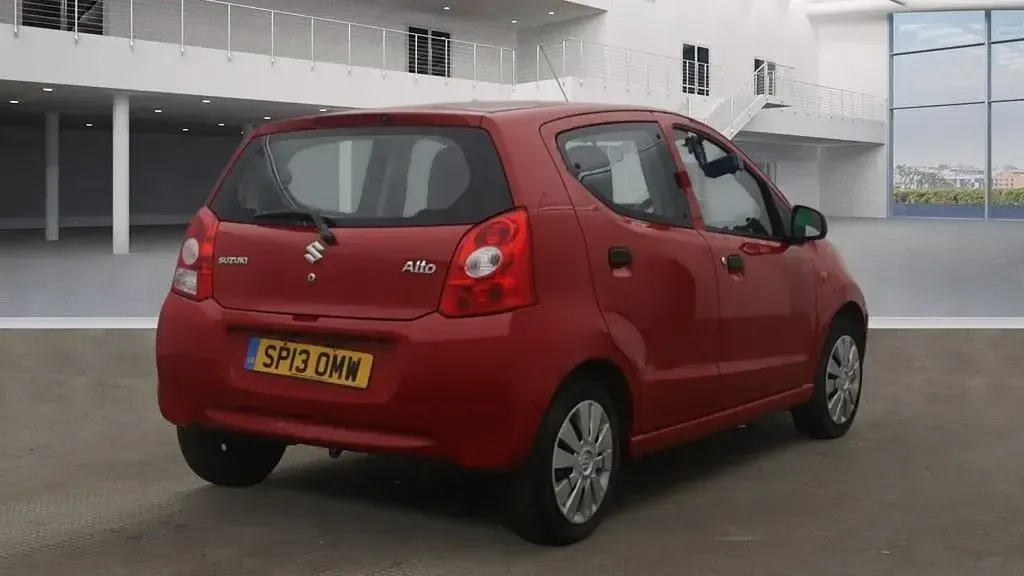 Used Suzuki Alto 68 HP (50 kW) 2013 Red Hatchback