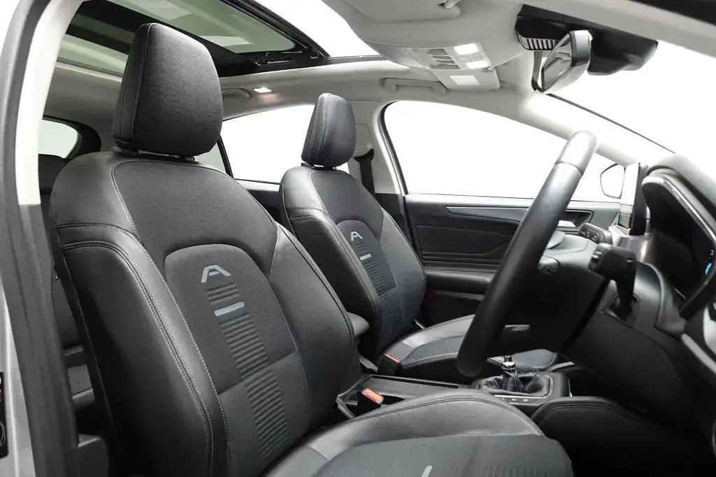 Used Ford Focus Active X 125 HP (91 kW) 2019 Silver Hatchback