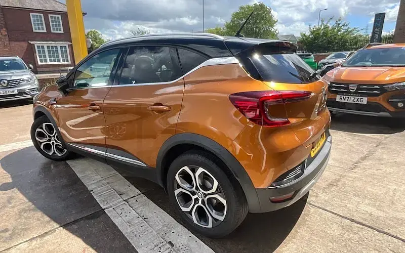 Used Renault Captur SE 140 HP (102 kW) 2022 Orange SUV