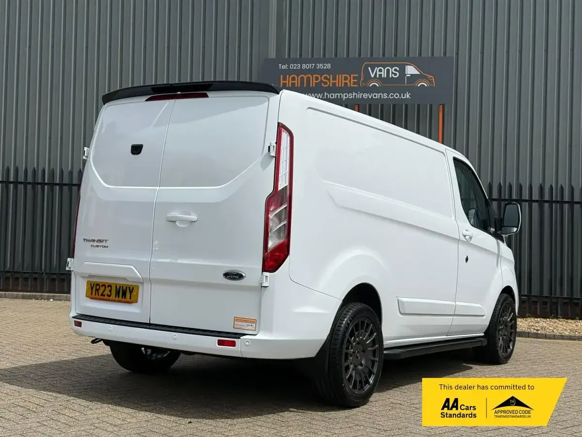 Used Ford Transit Custom Limited 130 HP (95 kW) 2023 White Van