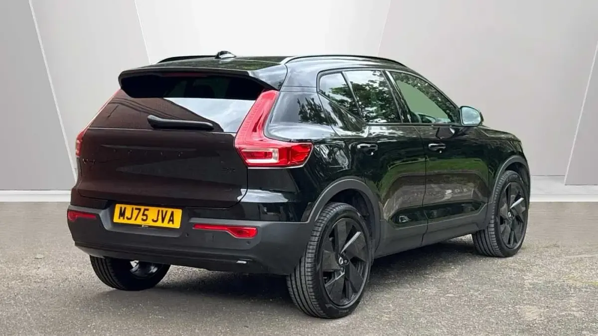 Used Volvo XC40 Plus 161 HP (118 kW) 2025 Black SUV