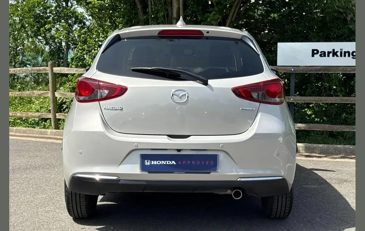 Usado Mazda 2 Inclusive 88 HP (64 kW) 2022 Prateado Citadino