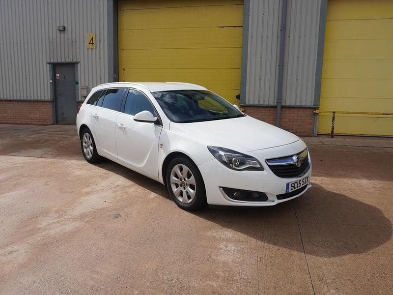 White Used 2015 Vauxhall Insignia SRi Estate | £3,095 (Good price) - Image 1/4