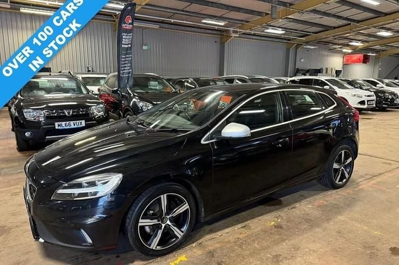 Used Volvo V40 R-Design 120 HP (88 kW) 2016 Black Hatchback