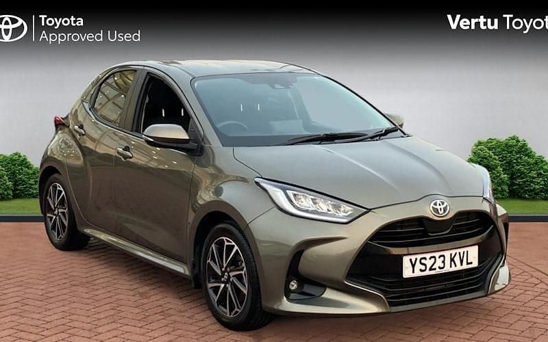 Used 2025 Toyota Yaris Hybrid Design Hatchback | £17,495 (Super price) - Image 1/4