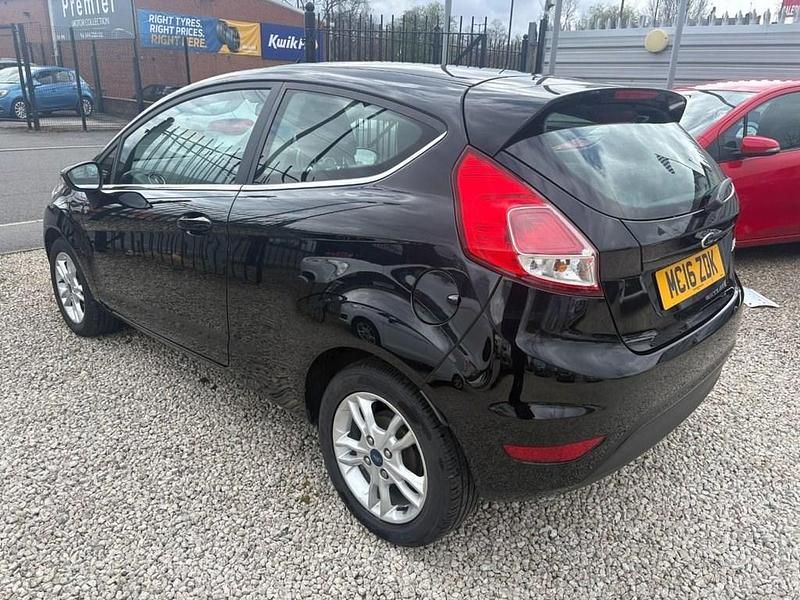 Used Ford Fiesta Zetec 82 HP (60 kW) 2016 Black Hatchback