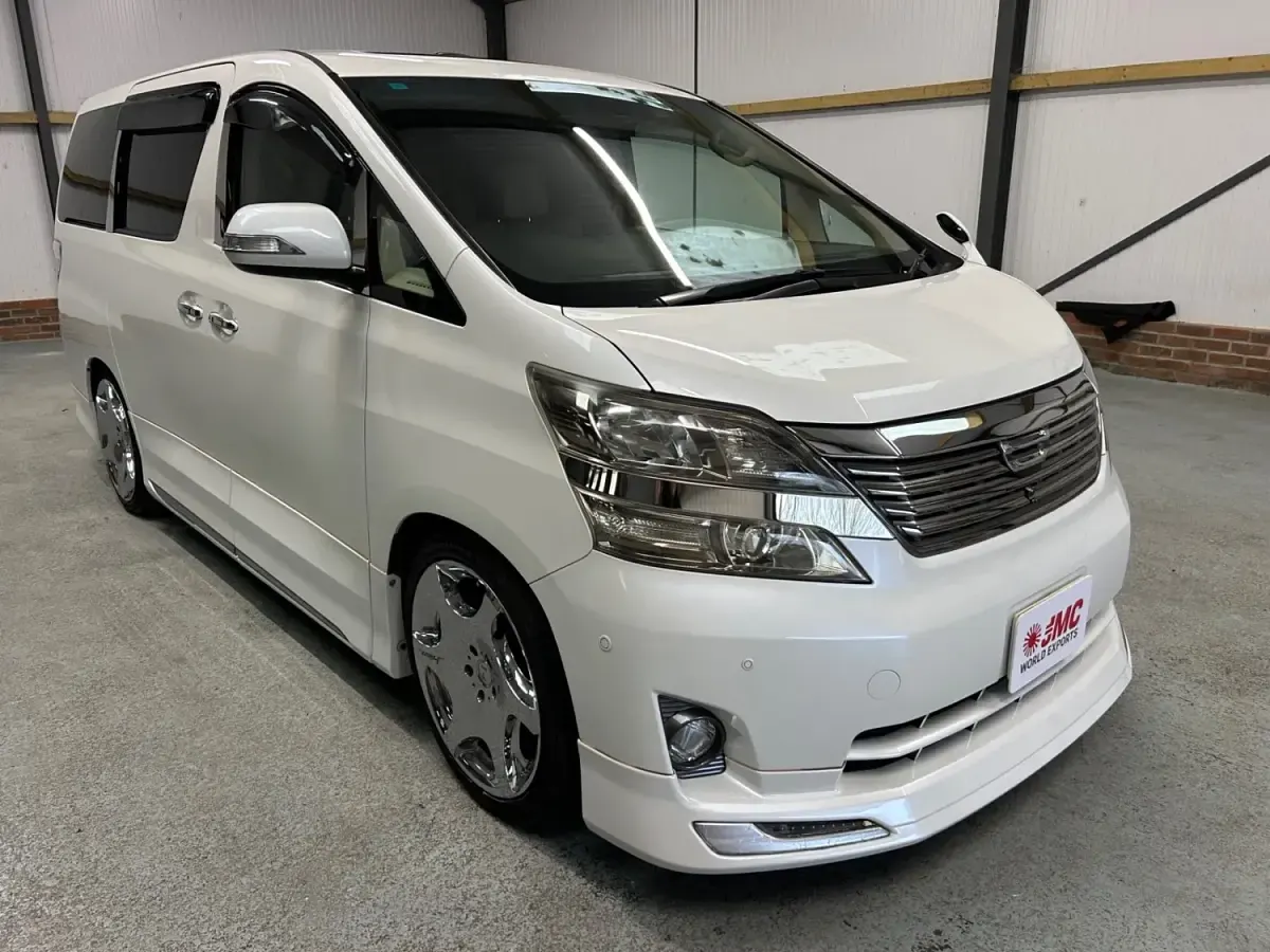 Usado Toyota Alphard 2024 Branco Monovolume
