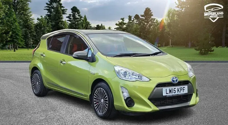 Used Toyota Yaris Hybrid 2015 Lime green