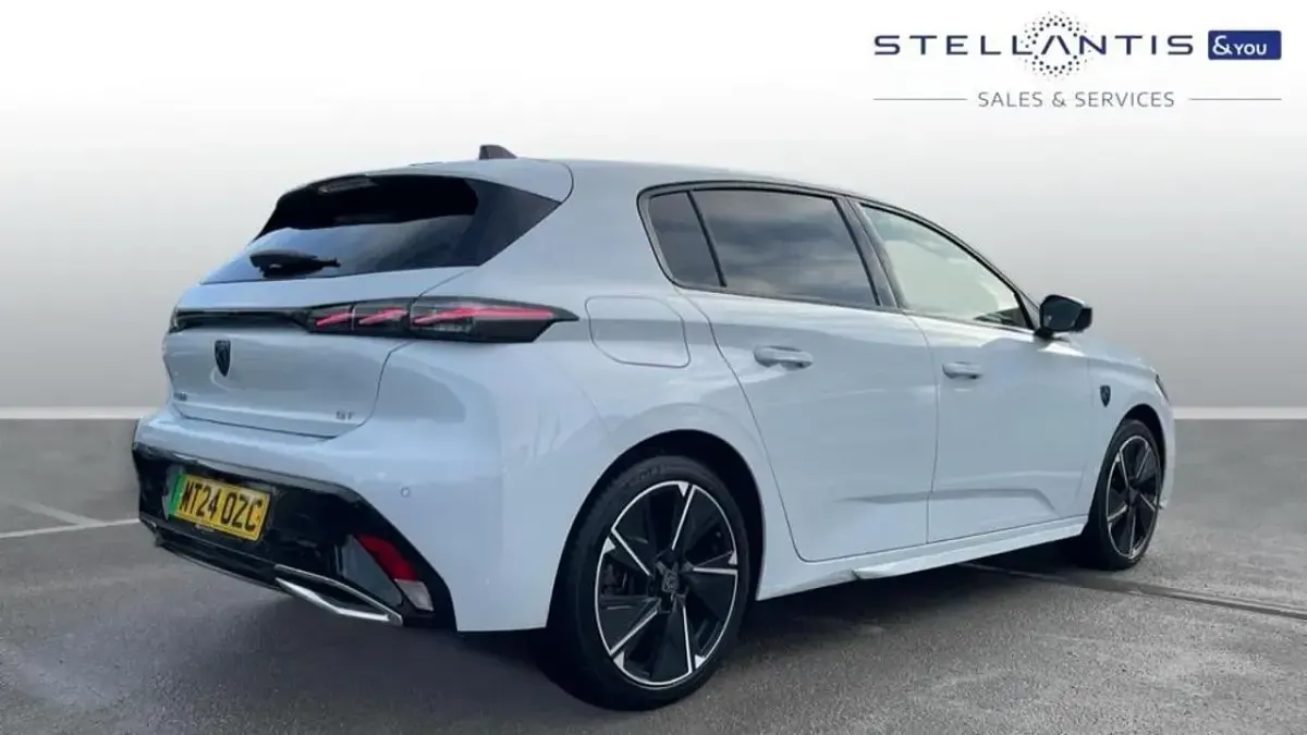 Gebraucht Peugeot e-308 GT 113 kW (154 PS) 2024 Weiß Kleinwagen