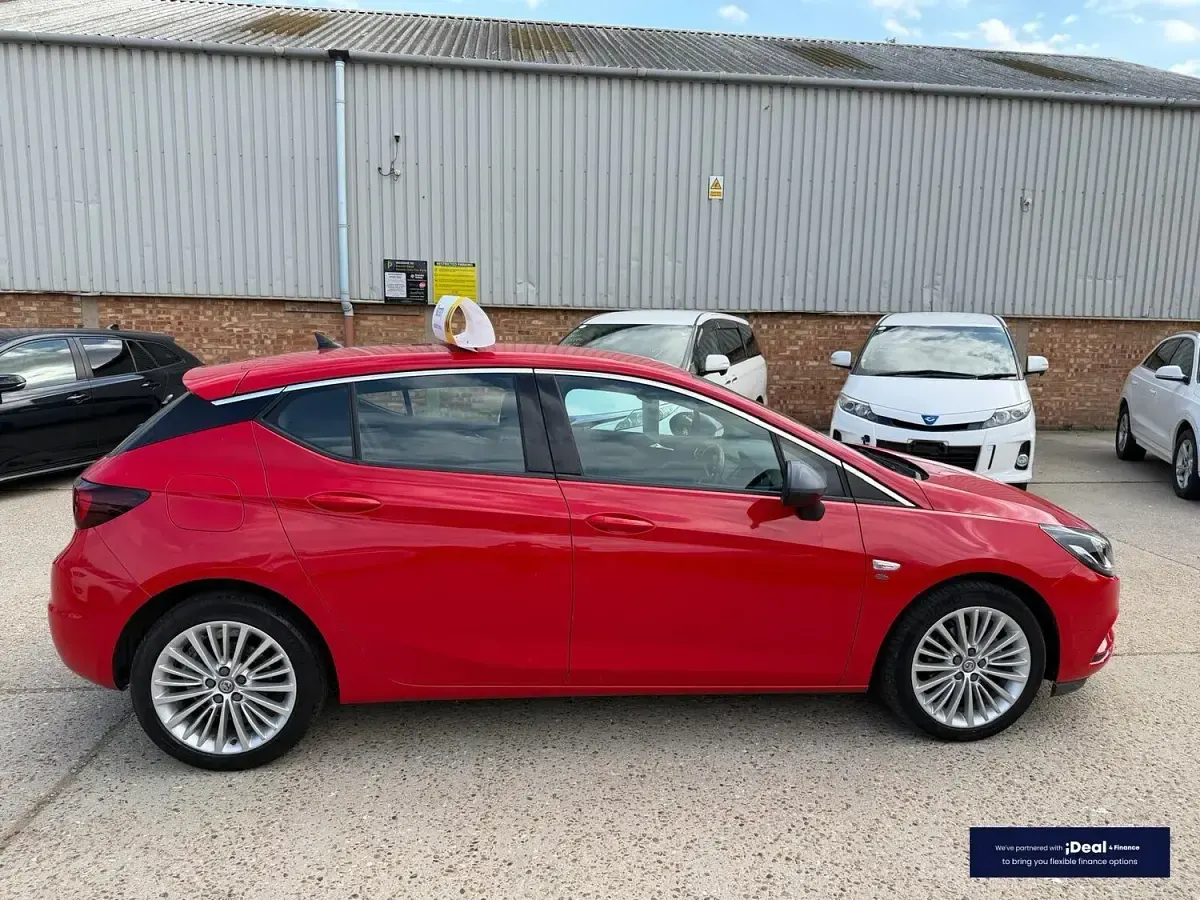 Used Vauxhall Astra Elite 150 HP (110 kW) 2019 Red Hatchback