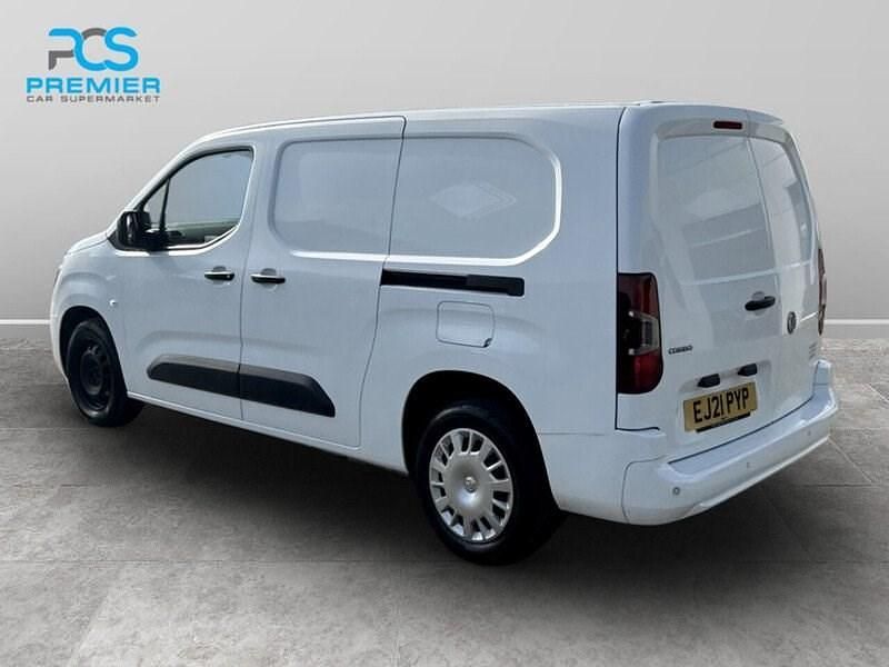 Second-hand Vauxhall Combo Sportive 100 CP (73 kW) 2021 Alb Monovolum