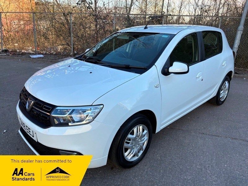 White Used 2018 Dacia Sandero Lauréate Hatchback | £4,995 (Good price) - Image 1/3