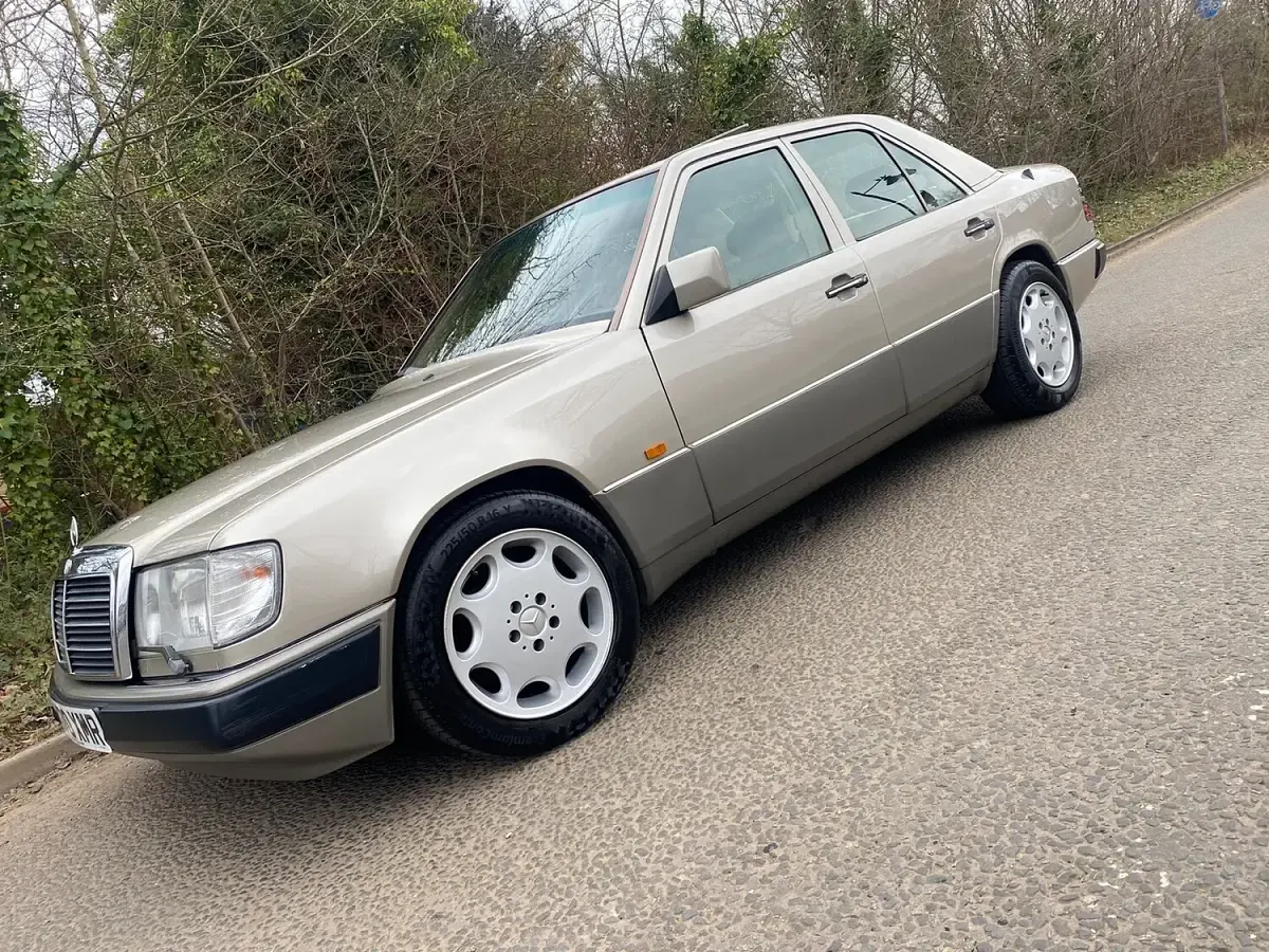 Used Mercedes E300 1990 Silver Sedan