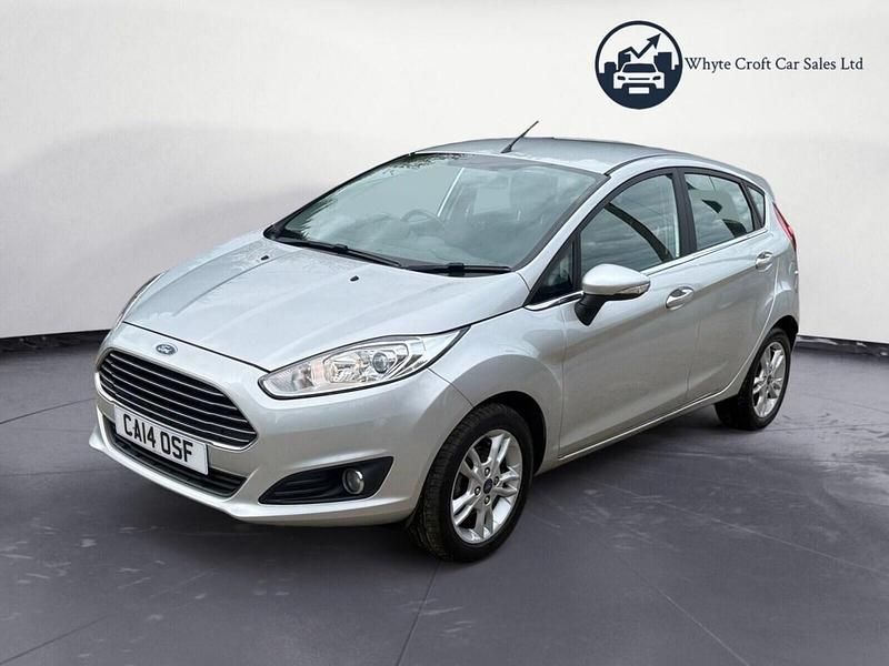 Usado Ford Fiesta Zetec 2014 Prateado Citadino