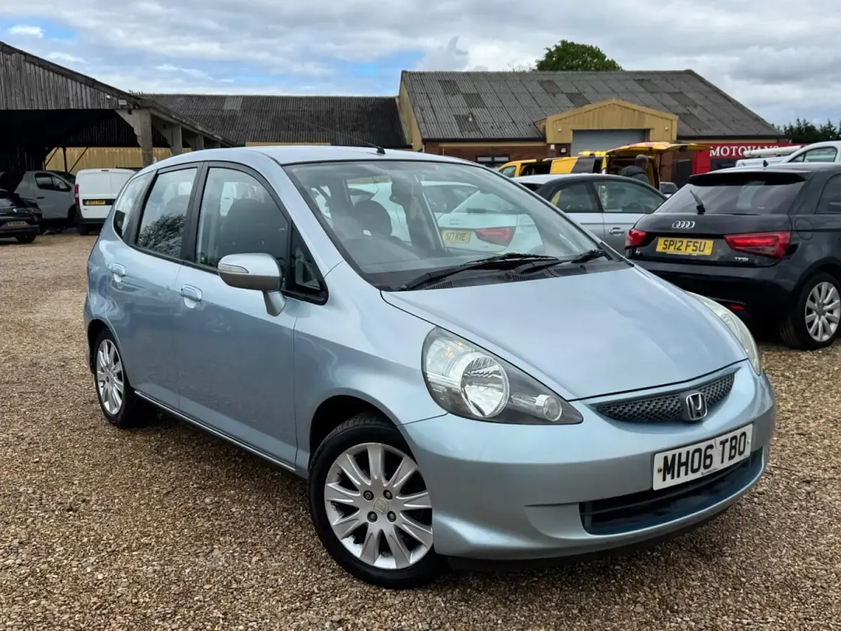 Begagnad Honda Jazz SE 83 HK (61 kW) 2006 Blå Halvkombi