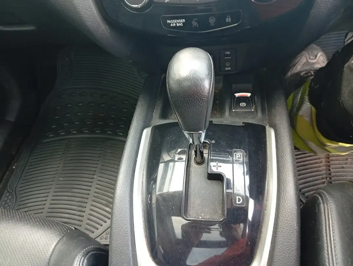 Used Nissan X-Trail Tekna 130 HP (95 kW) 2015 Orange SUV