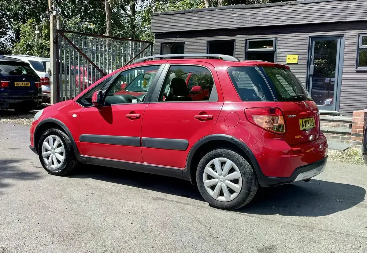 Used Suzuki SX4 SZ3 120 HP (88 kW) 2013 Red Hatchback