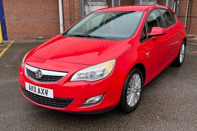 Red Used 2011 Vauxhall Astra Excite Hatchback | £2,400 (Good price) - Image 1/1