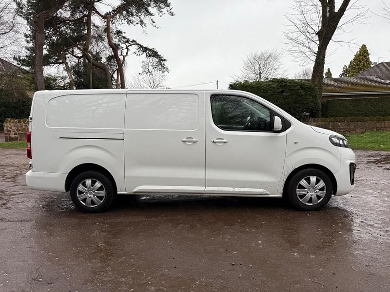 Used Vauxhall Vivaro Sportive 100 HP (73 kW) 2021 White MPV